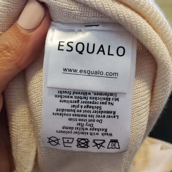 ❤️SOLD❤️ Esqualo Open Shoulder Ruffle Sleeves Light Knit Sweater - Picture 9 of 10